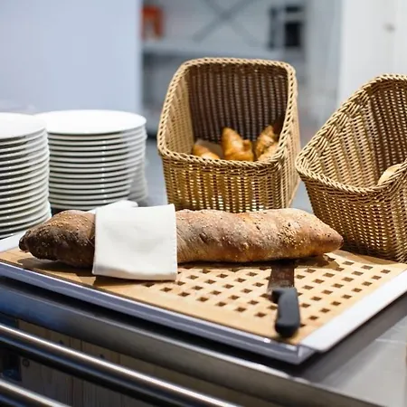 Sport- Und Don Bosco Hotel *